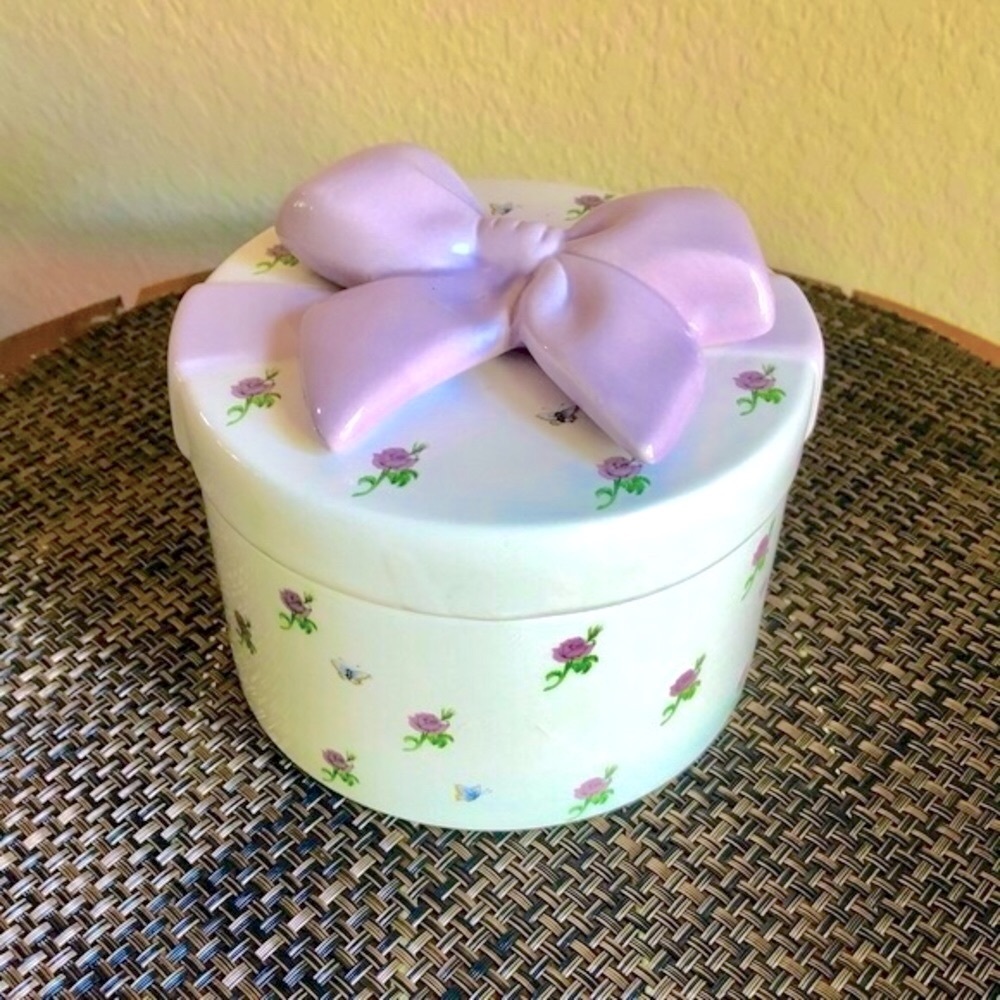 Ceramic Trinket Box ~Vintage